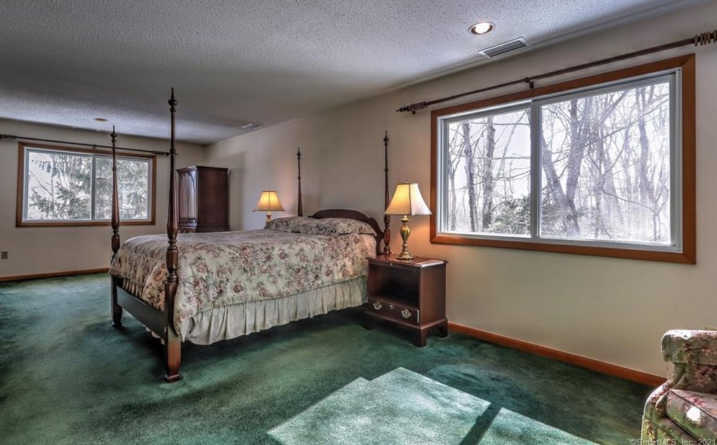 535 Carrington Rd, New Haven CT 06524-3158 exterior