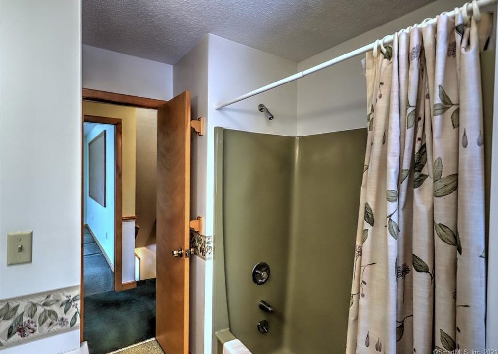 535 Carrington Rd, New Haven CT 06524-3158 exterior