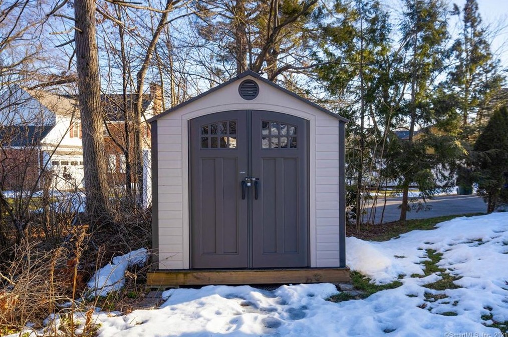 21 Westmoreland Dr, Hartford CT 06117-2656 exterior