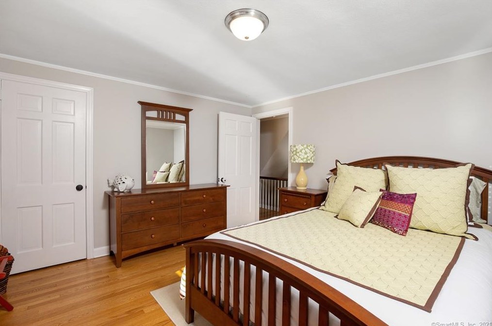 21 Westmoreland Dr, Hartford CT 06117-2656 exterior