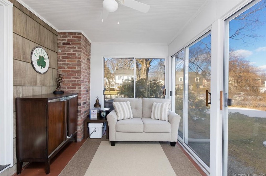 21 Westmoreland Dr, Hartford CT 06117-2656 exterior