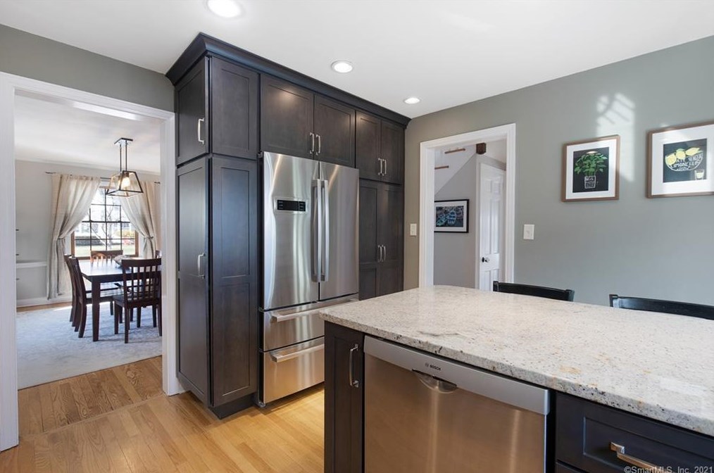 21 Westmoreland Dr, Hartford CT 06117-2656 exterior