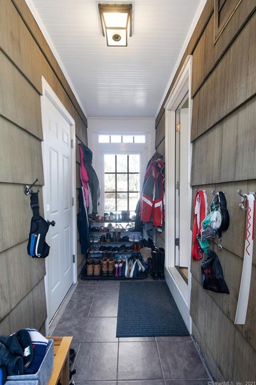 21 Westmoreland Dr, Hartford CT 06117-2656 exterior