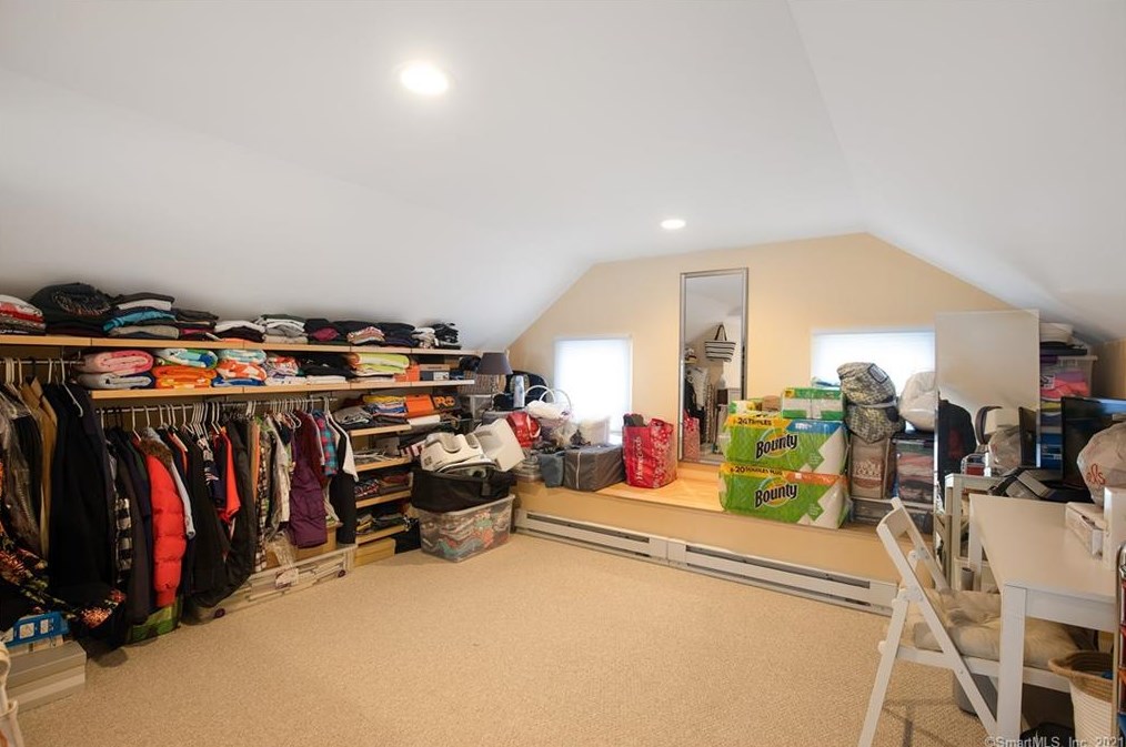 21 Westmoreland Dr, Hartford CT 06117-2656 exterior