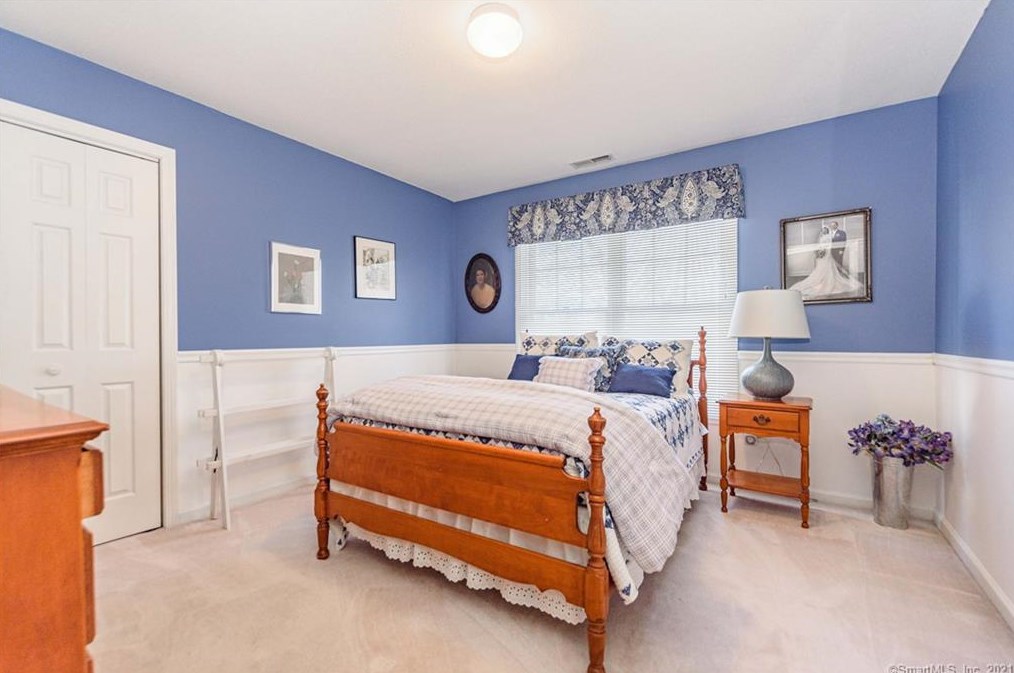 6 Carrington Ln, Farmington CT 06032-2344 exterior