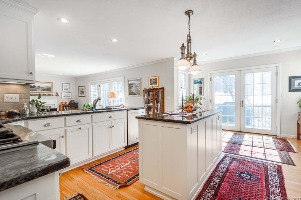 6 Carrington Ln, Farmington CT 06032-2344 exterior