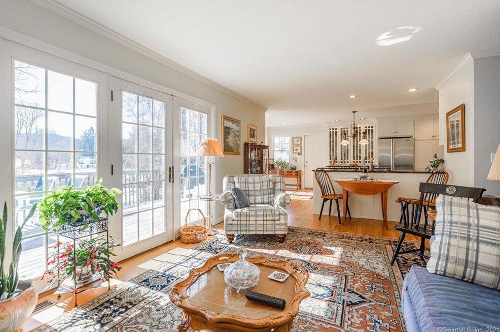 6 Carrington Ln, Farmington CT 06032-2344 exterior