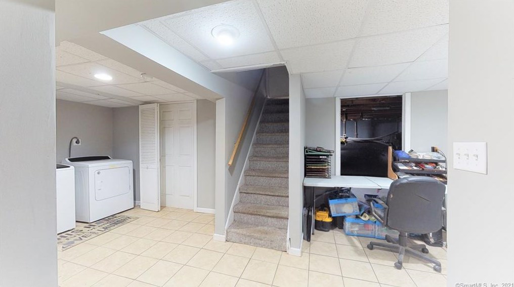 27 Burke Rd, Vernon CT 06066-2453 exterior