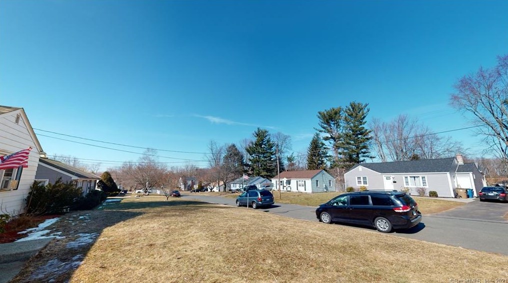 27 Burke Rd, Vernon CT 06066-2453 exterior