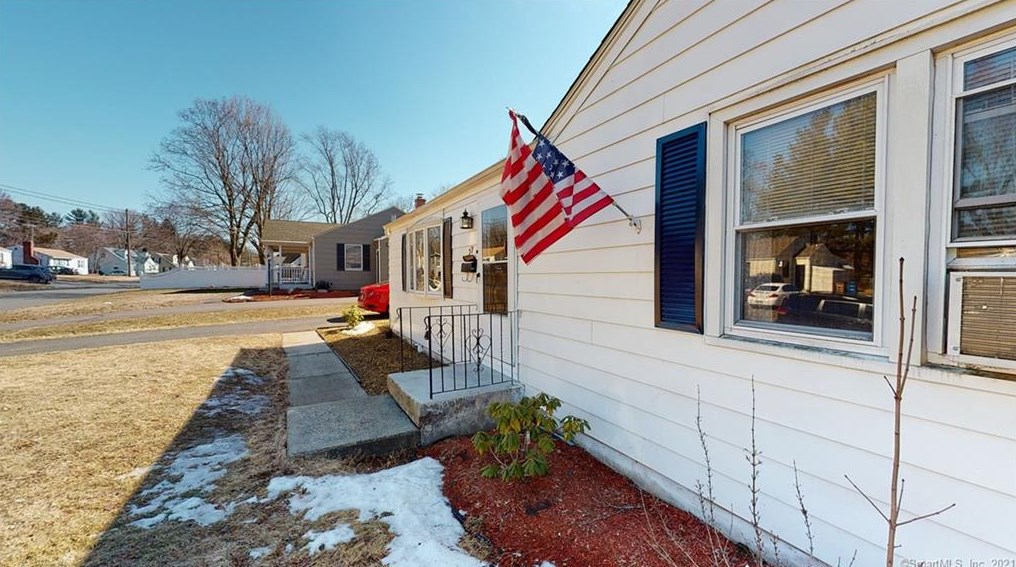 27 Burke Rd, Vernon CT 06066-2453 exterior