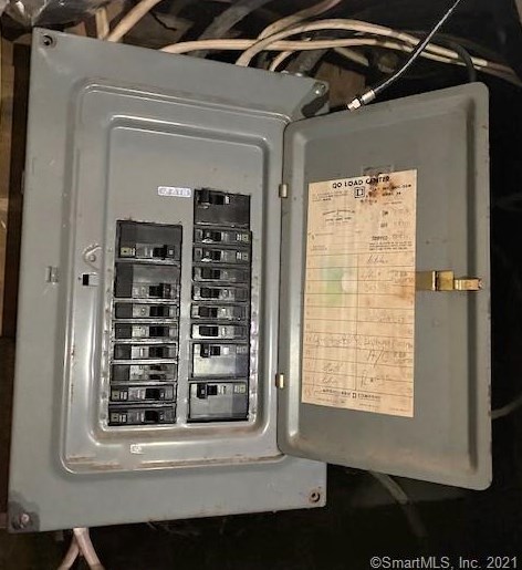 27 Burke Rd, Vernon CT 06066-2453 exterior