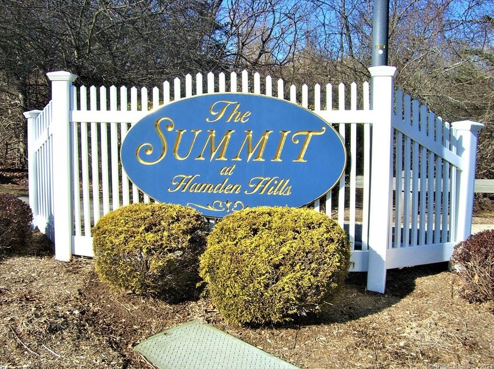 25 Hamden Hills Dr, New Haven CT 06518-5350 exterior