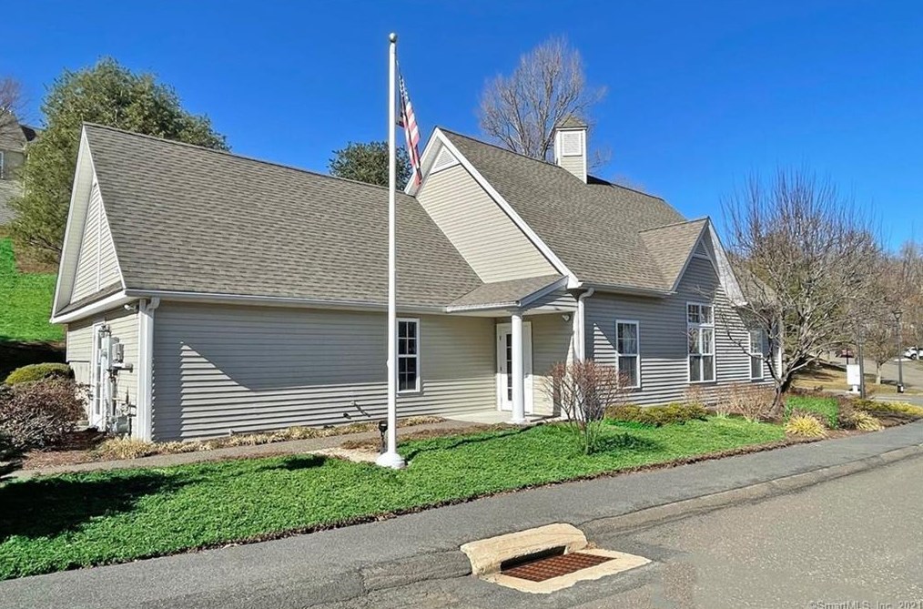 168 Jennifer Ln, Sandy Hook CT  06482-1706 exterior