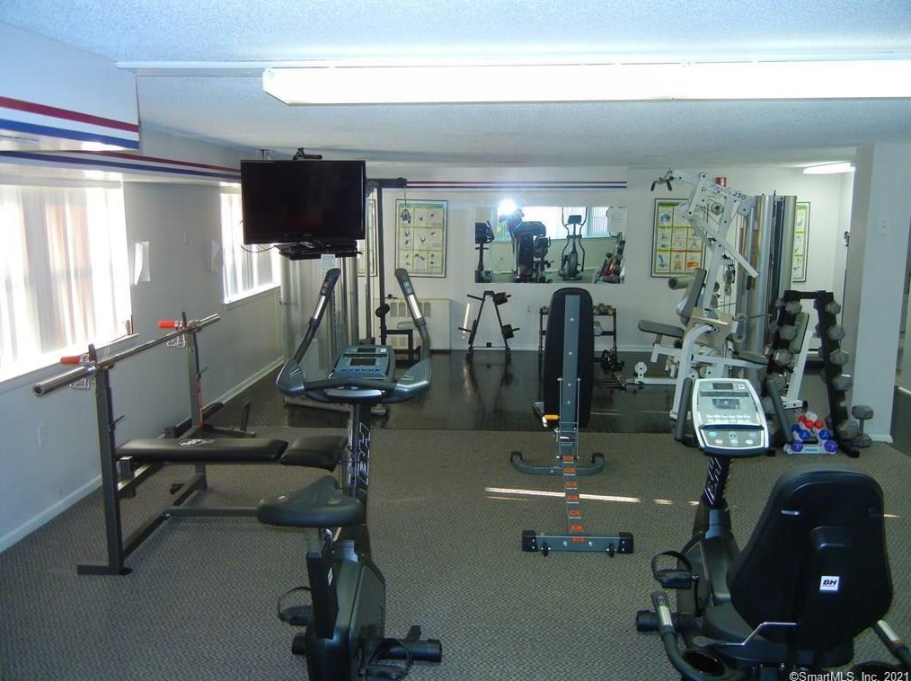 887 Farmington Ave, Hartford CT  06119-1444 exterior