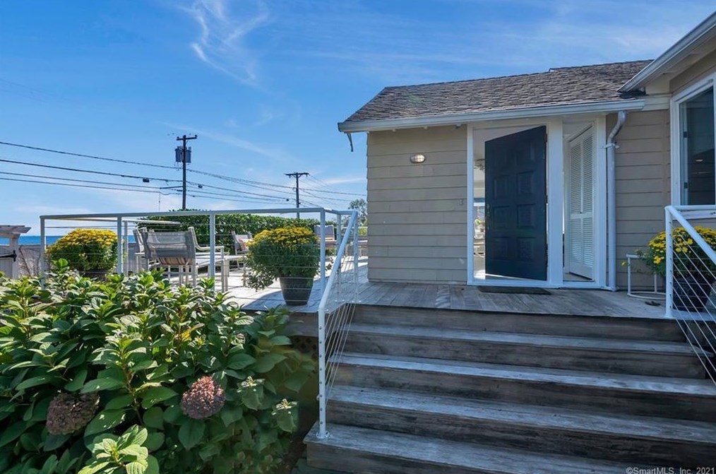 232 Hillspoint Rd, Westport CT  06880-6619 exterior