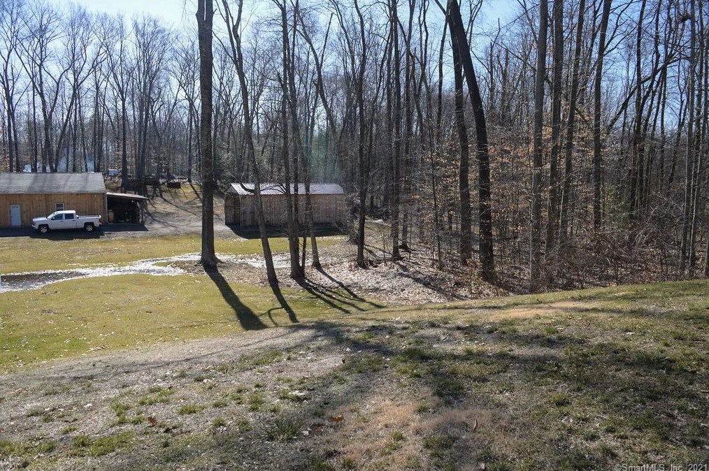 1080 Ratley Rd, Suffield CT 06093-2411 exterior