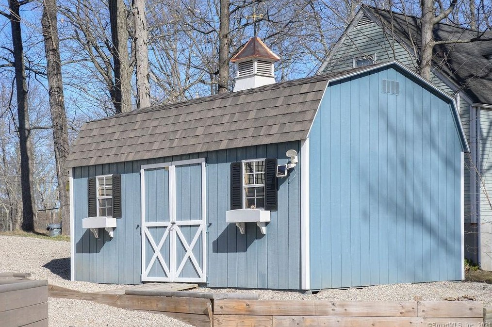 1080 Ratley Rd, Suffield CT 06093-2411 exterior