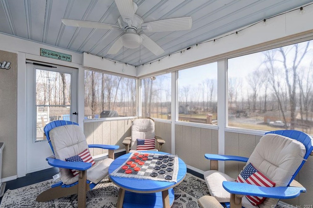 1080 Ratley Rd, Suffield CT 06093-2411 exterior