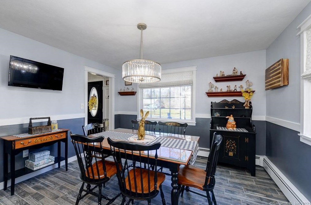 1080 Ratley Rd, Suffield CT 06093-2411 exterior