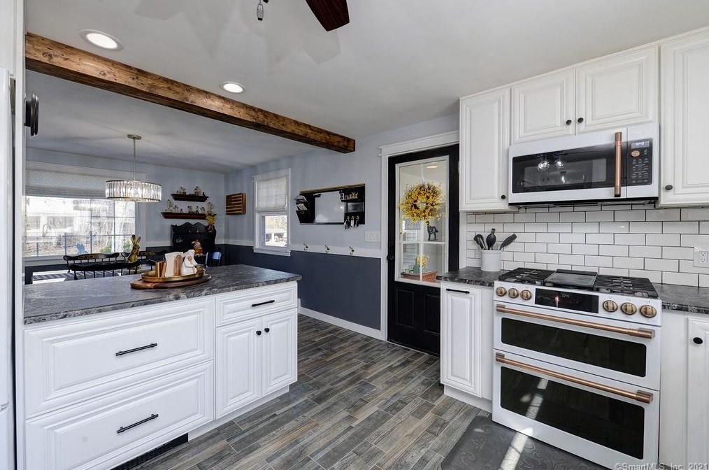 1080 Ratley Rd, Suffield CT 06093-2411 exterior