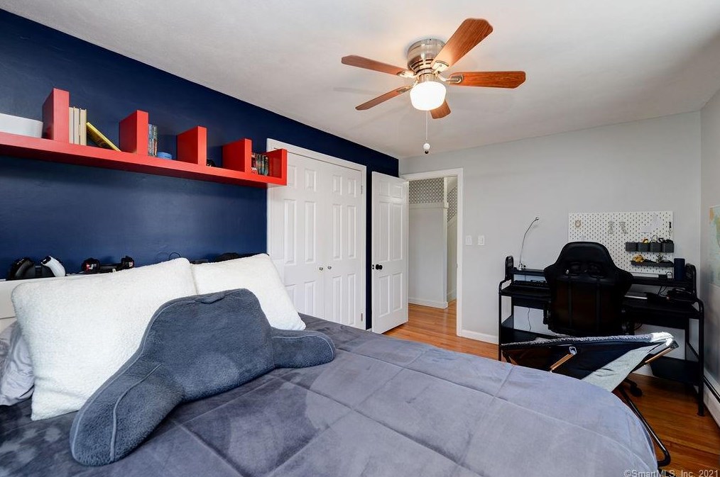 1080 Ratley Rd, Suffield CT 06093-2411 exterior