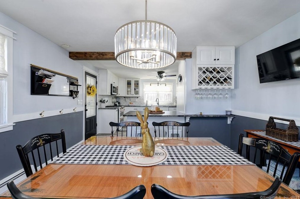 1080 Ratley Rd, Suffield CT 06093-2411 exterior