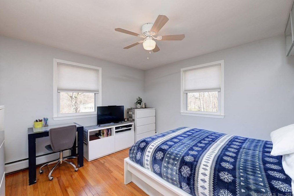 1080 Ratley Rd, Suffield CT 06093-2411 exterior