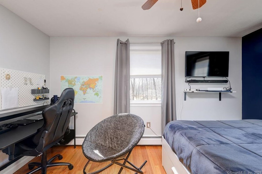 1080 Ratley Rd, Suffield CT 06093-2411 exterior