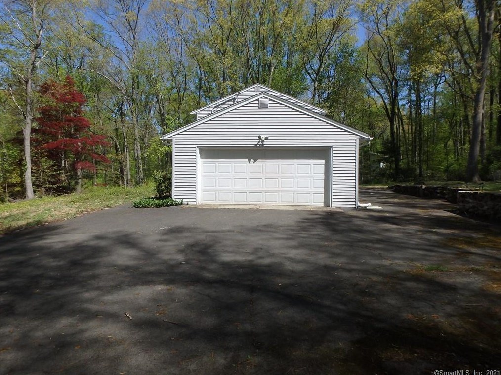 39 Peck Hill Rd, New Haven CT  06525-1301 exterior