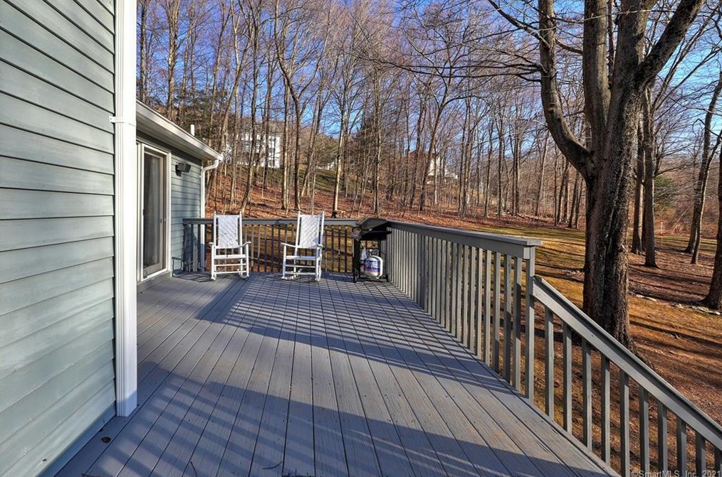 613 Patriot Rd, Southbury CT  06488-3223 exterior