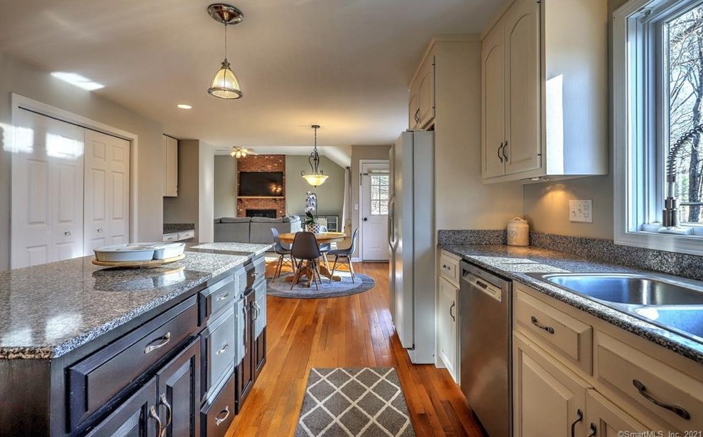 613 Patriot Rd, Southbury CT  06488-3223 exterior