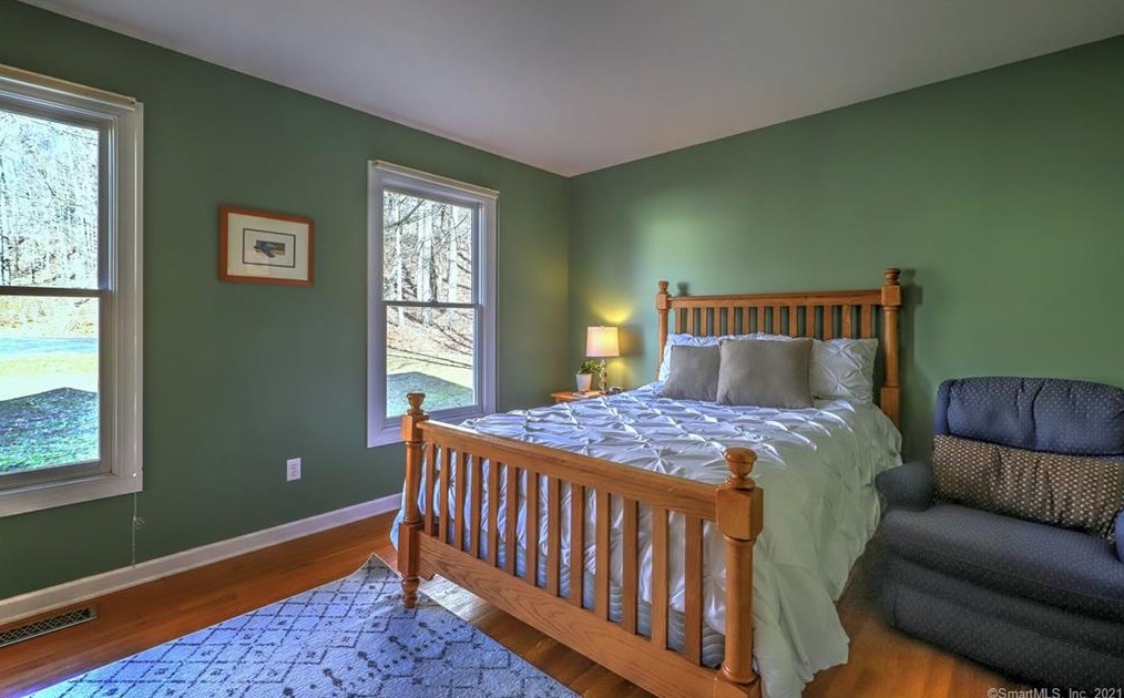 613 Patriot Rd, Southbury CT  06488-3223 exterior