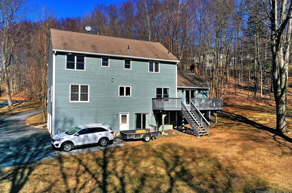 613 Patriot Rd, Southbury CT  06488-3223 exterior