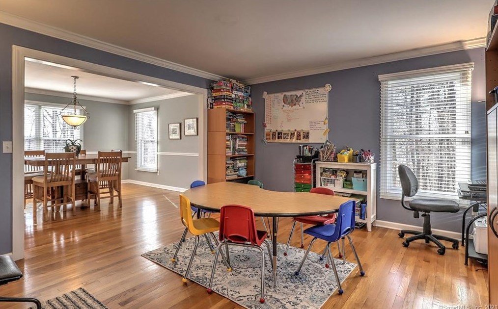 613 Patriot Rd, Southbury CT  06488-3223 exterior