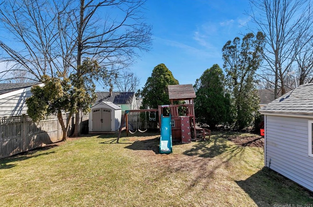 37 Chidsey Ave, New Haven CT 06512-3007 exterior