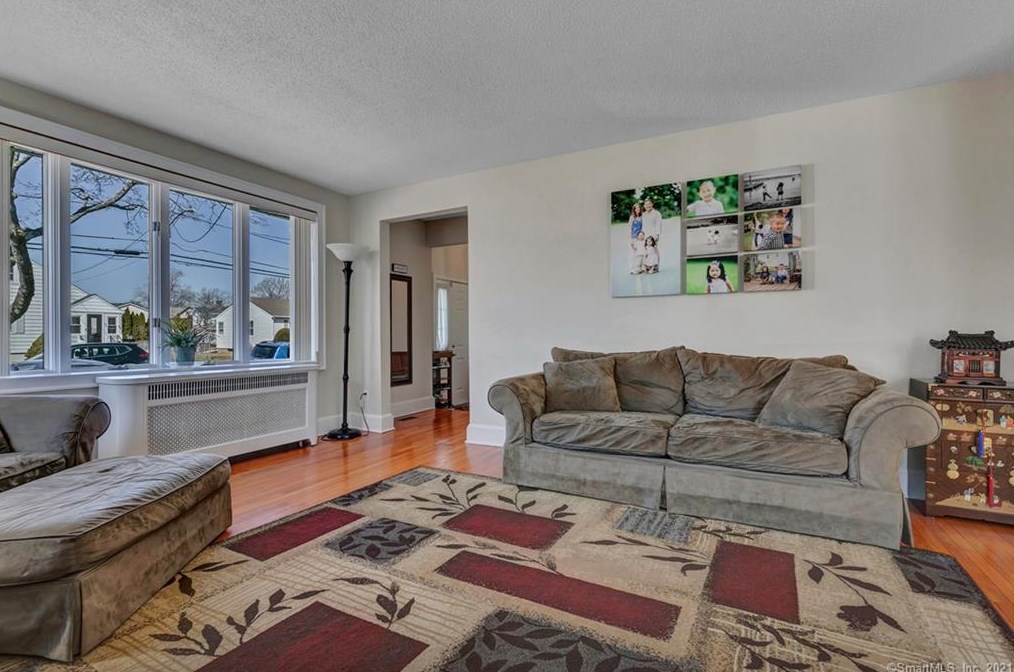 37 Chidsey Ave, New Haven CT 06512-3007 exterior