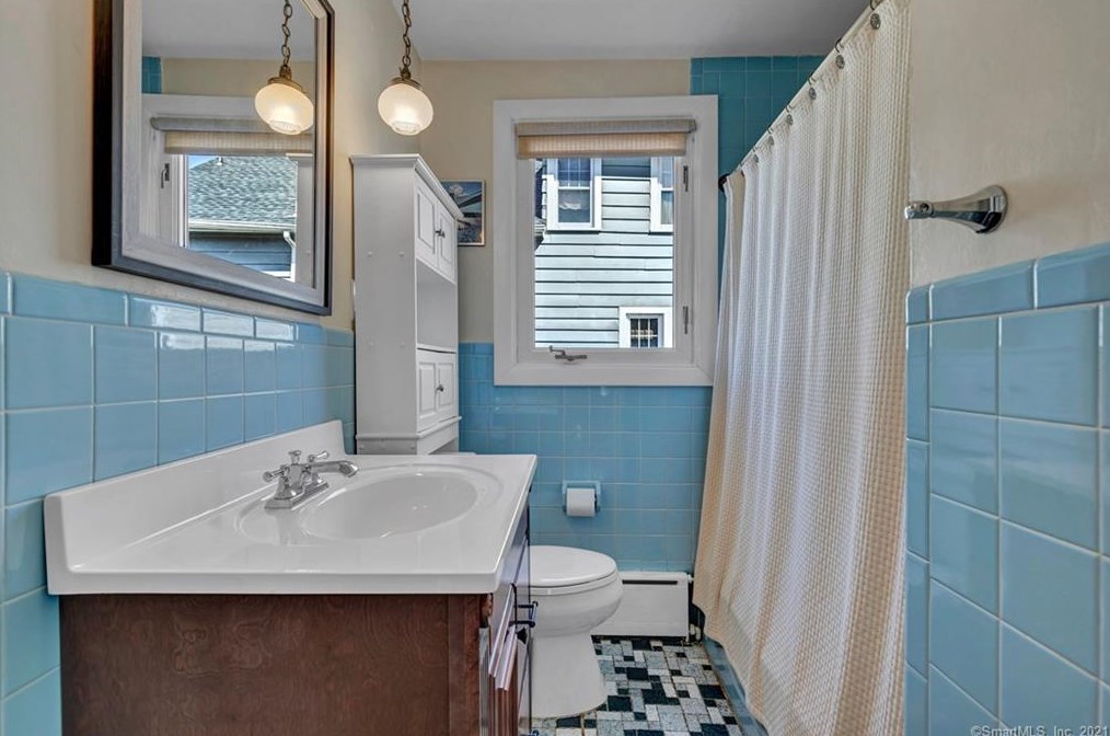 37 Chidsey Ave, New Haven CT 06512-3007 exterior