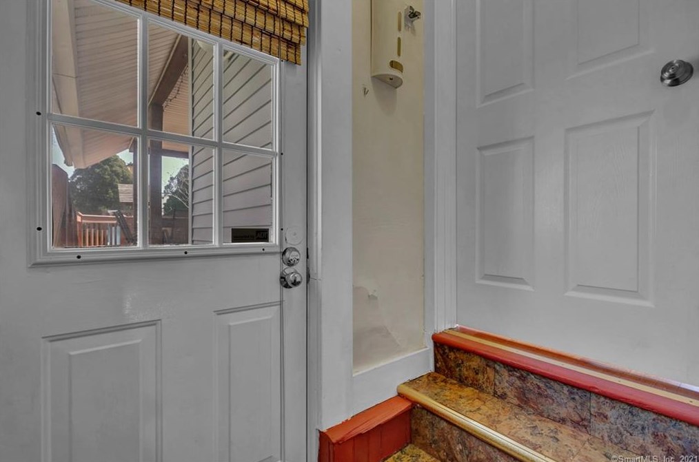 37 Chidsey Ave, New Haven CT 06512-3007 exterior