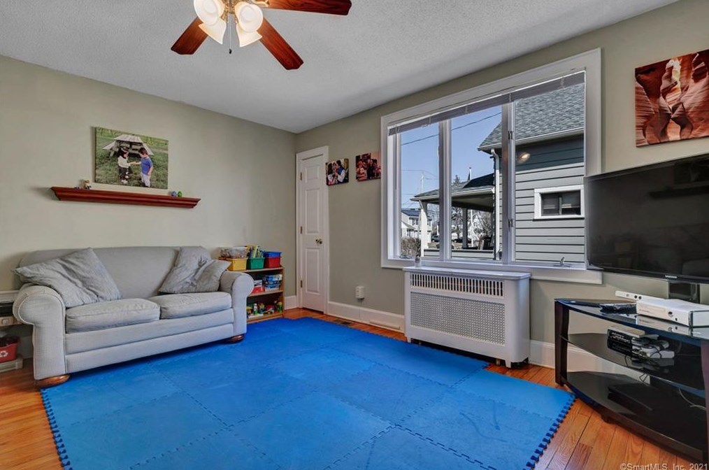 37 Chidsey Ave, New Haven CT 06512-3007 exterior