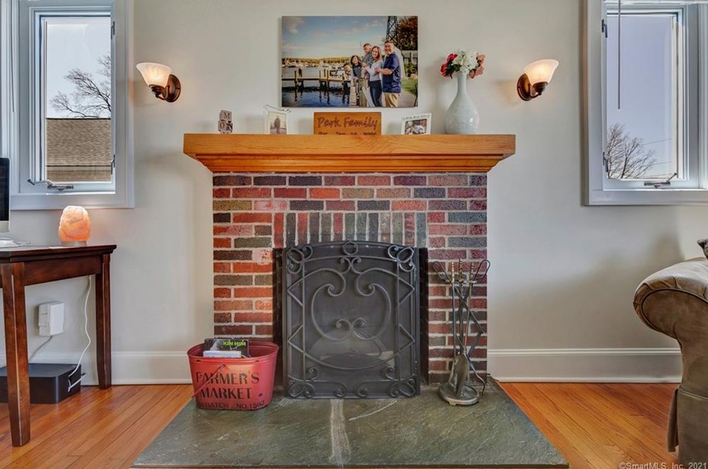 37 Chidsey Ave, New Haven CT 06512-3007 exterior