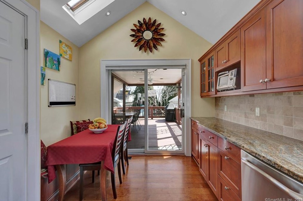 37 Chidsey Ave, New Haven CT 06512-3007 exterior