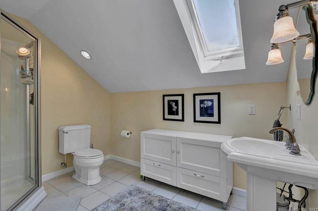 37 Chidsey Ave, New Haven CT 06512-3007 exterior