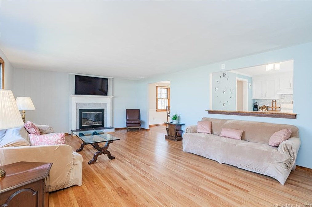 124 Huntington Dr, Vernon CT  06066-4610 exterior
