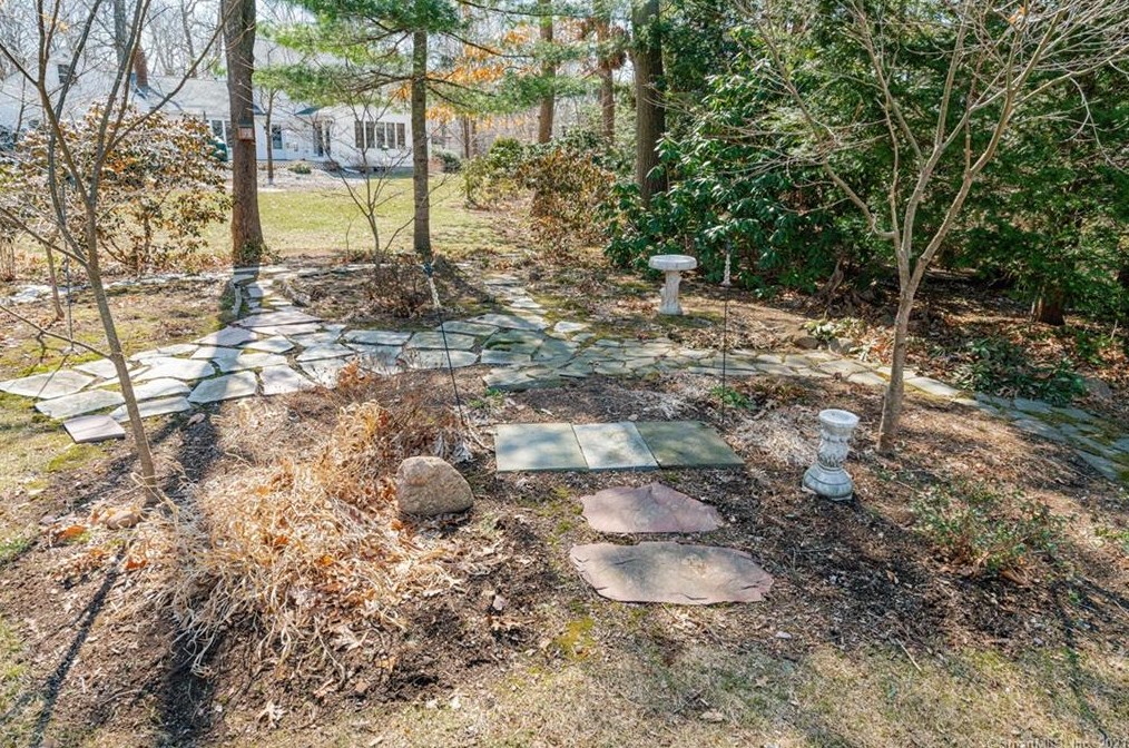 124 Huntington Dr, Vernon CT  06066-4610 exterior