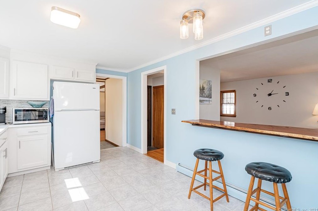 124 Huntington Dr, Vernon CT  06066-4610 exterior