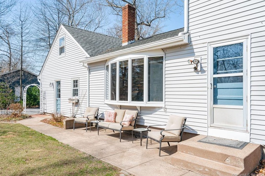124 Huntington Dr, Vernon CT  06066-4610 exterior