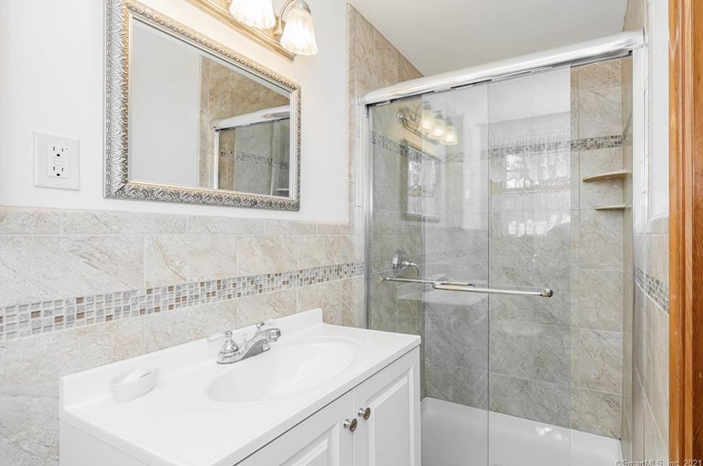 124 Huntington Dr, Vernon CT  06066-4610 exterior