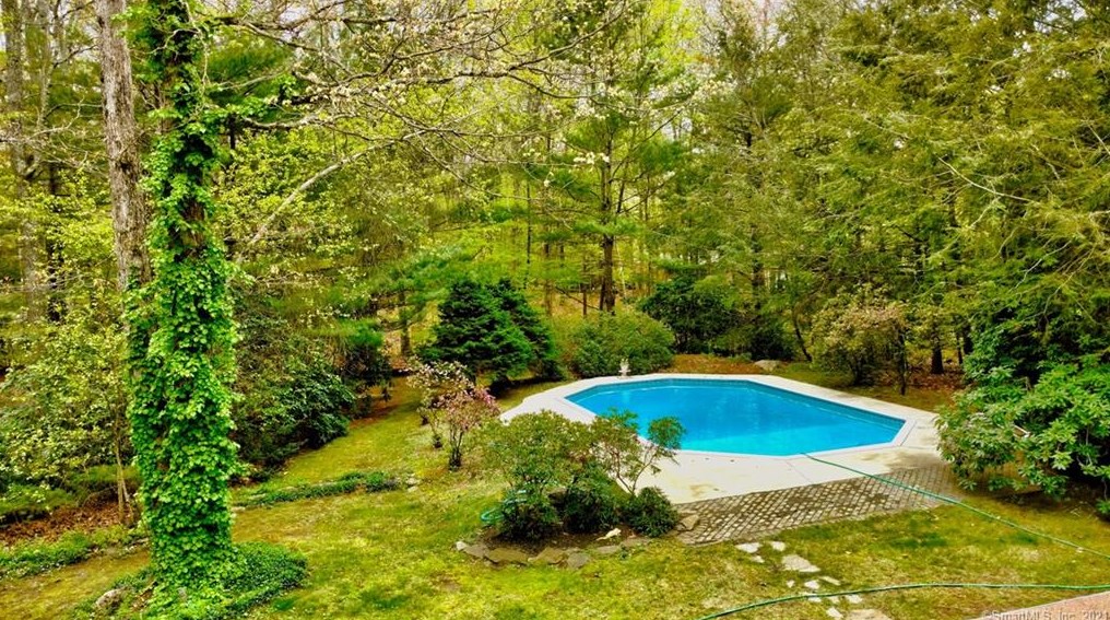 5 Shanda Ln, Tolland CT  06084-3952 exterior