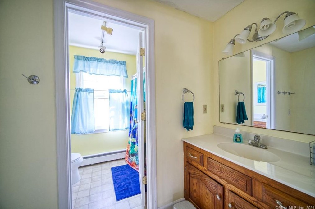 5 Shanda Ln, Tolland CT  06084-3952 exterior