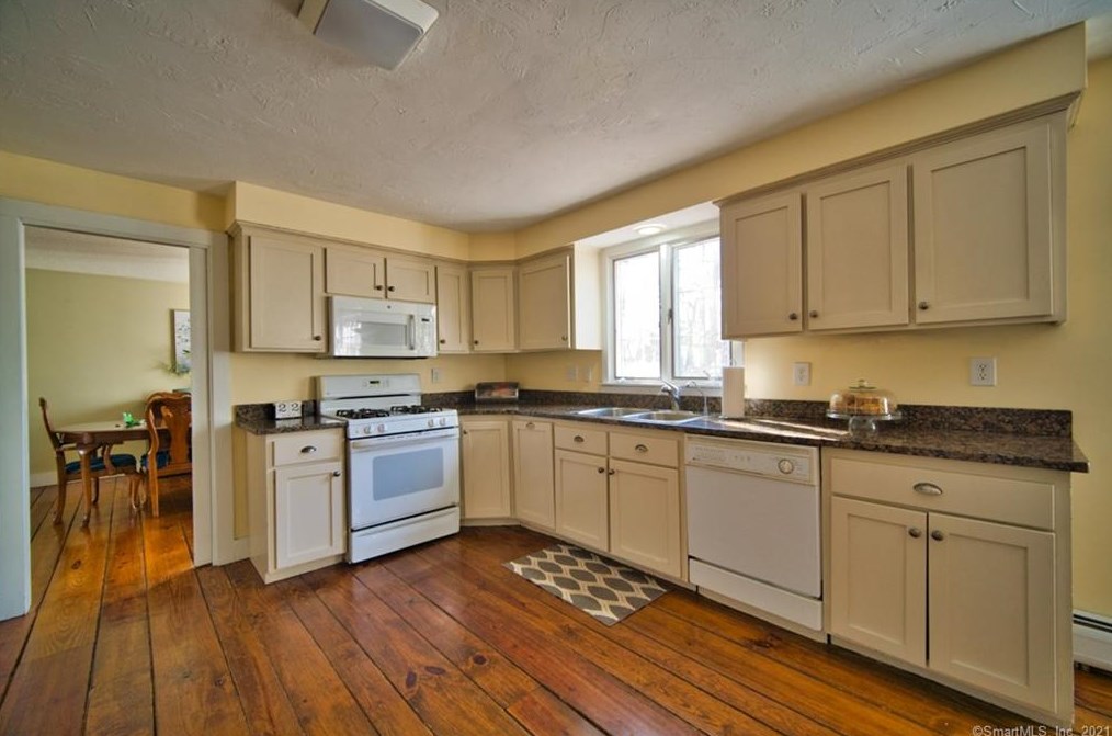 5 Shanda Ln, Tolland CT  06084-3952 exterior